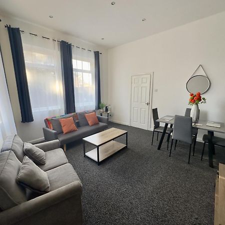Large Ground Floor Apartment - South Shields - 3 Minutes From South Tyneside Hospital, 8 Minutes From Beach ภายนอก รูปภาพ